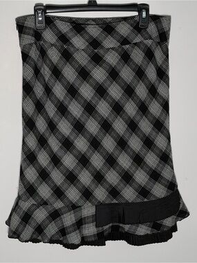 Bandolera Vintage Black and Grey Plaid A-Line Skirt with Ruffle Hem 6/8